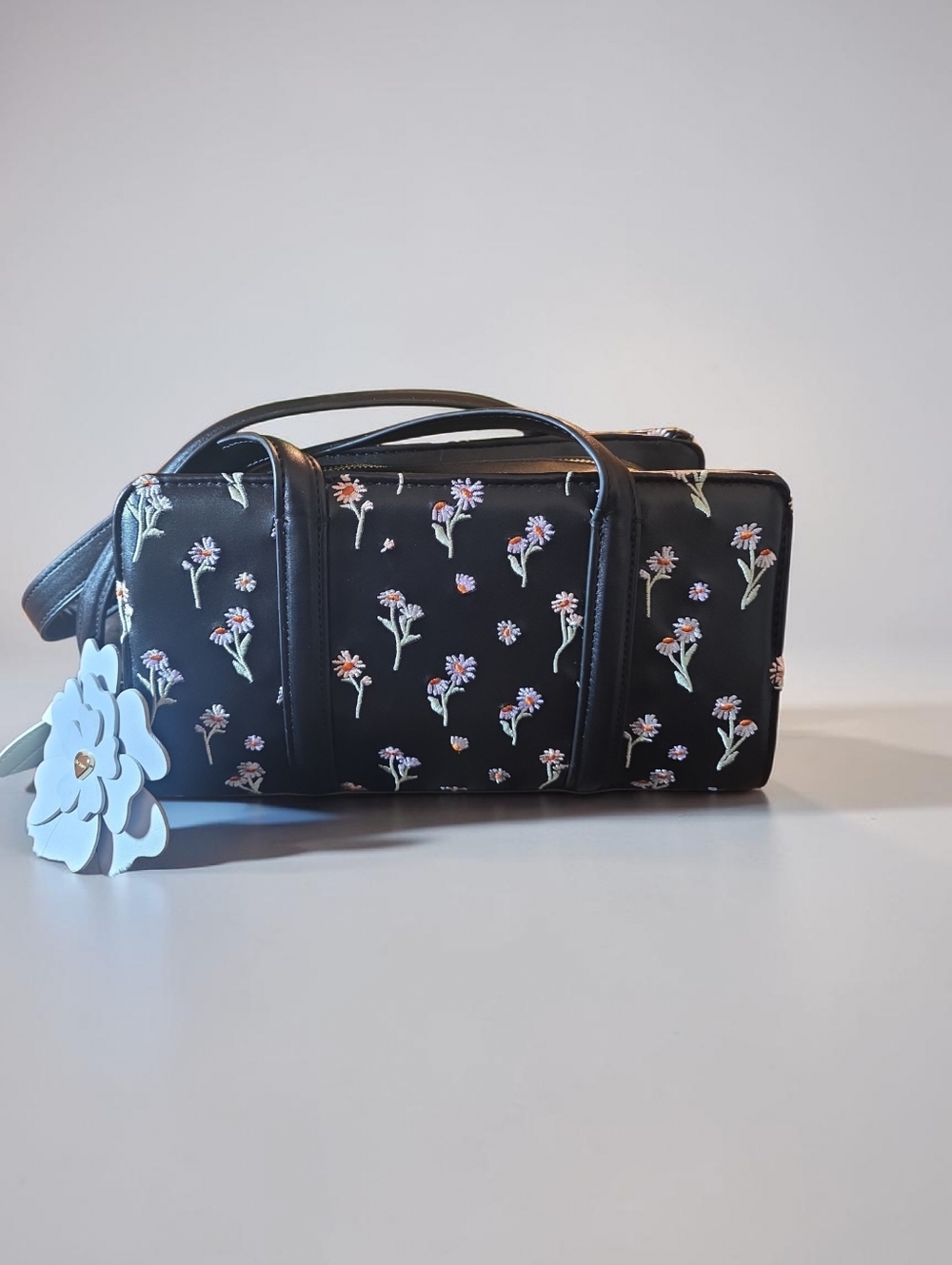 NWT Betsey Johnson Black Floral Barrel SHOULDER  Bag with Gold Logo - Picture 2 of 7